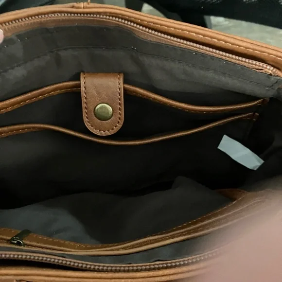 Medium Size Crossbody NWT - Picture 6 of 7